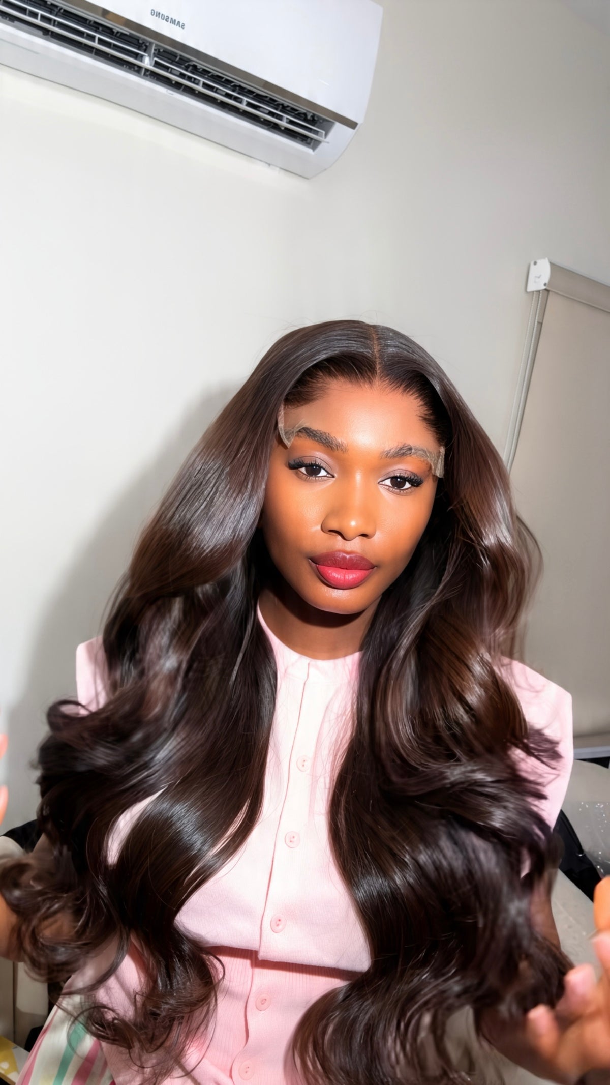 26 INCHES CHOCOLATE WAVY HAIR